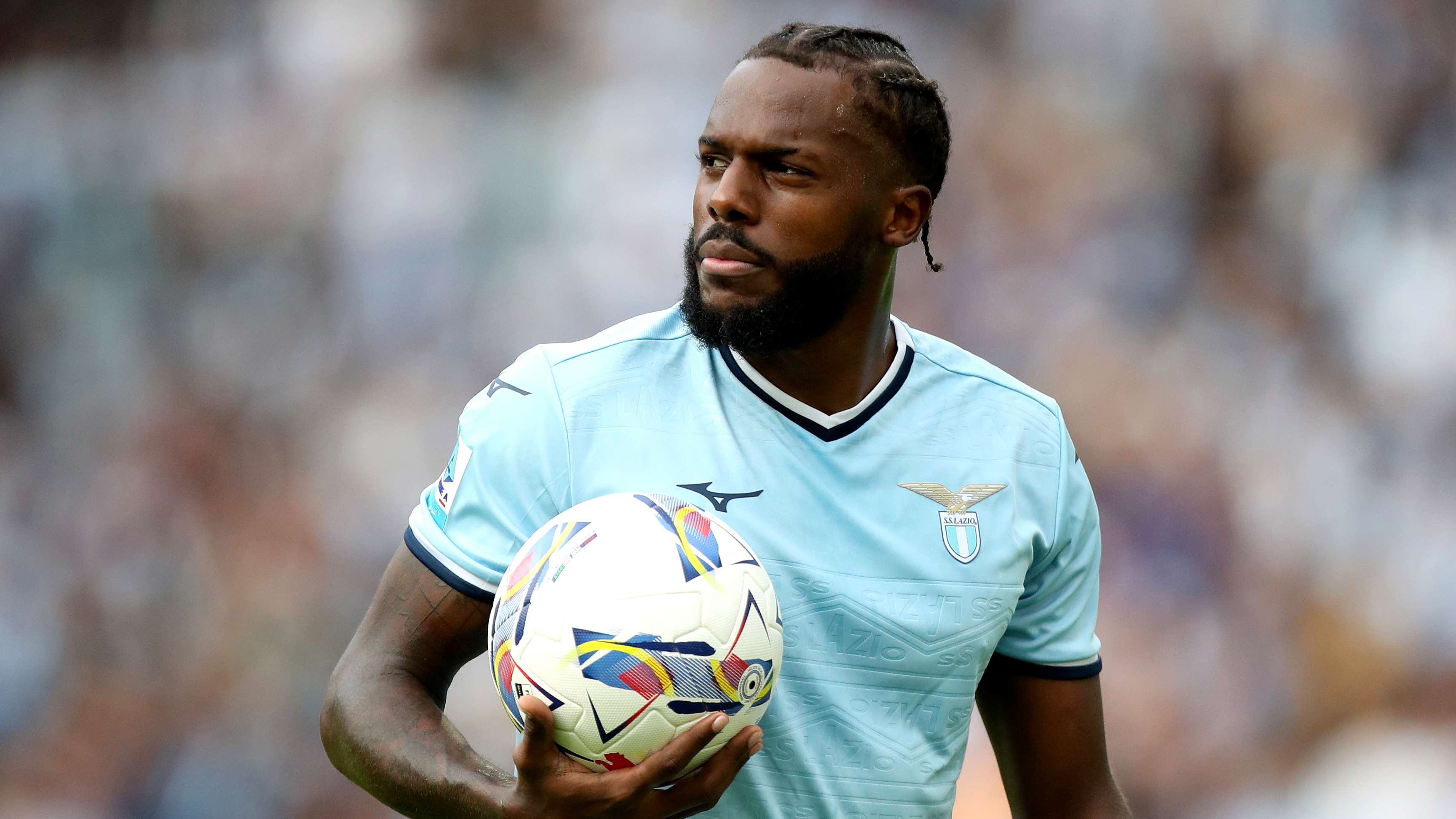 中国男篮大胜之夜，知名评球人却大发雷霆，怒批周琦像六十岁老将.